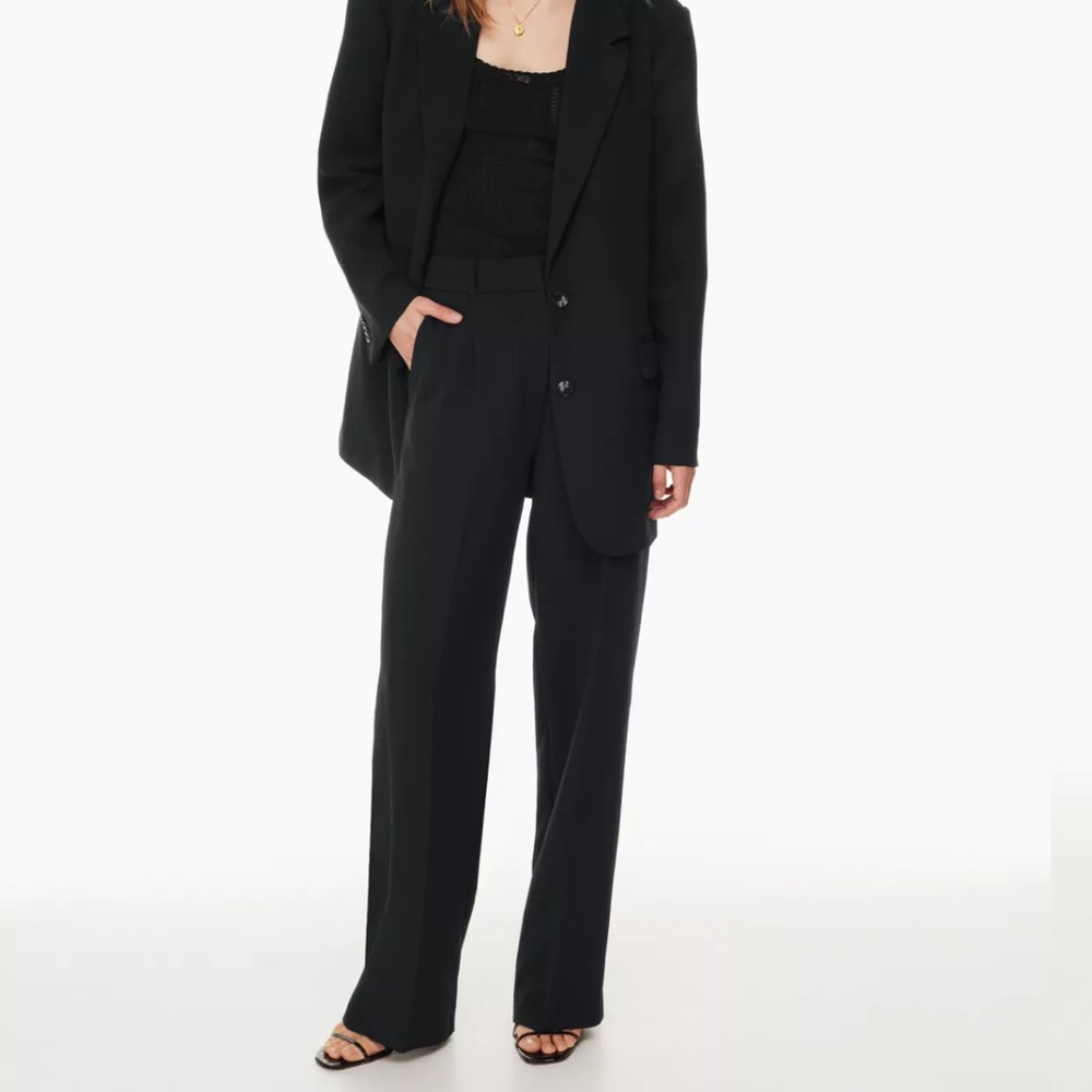 NEVER USED Aritizia Effortless Pant Black